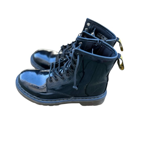 Dr. Marten’s TODDLER 1460 RAINBOW PATENT LEATHER LACE UP BOOTS - Size 2 - Black - Picture 3 of 14